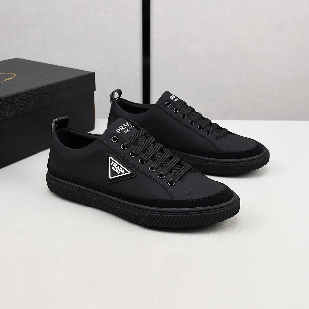 【PRADA】Men's shoes 💰400💰. Detonate the whole place! An international brand that is constantly innovating. This men's casual shoe is the original version. It is made of cowhide leather at a ratio of one to one at the store. It has leather feet and rubber non-slip outsole. It is breathable and comfortable. Quality speaks for itself. 👄38-44